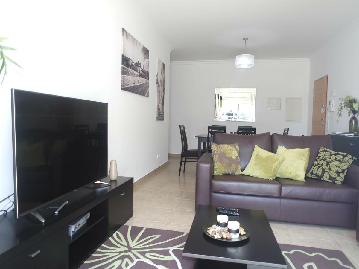 C04 - Pool View 3 Bed Apartment *