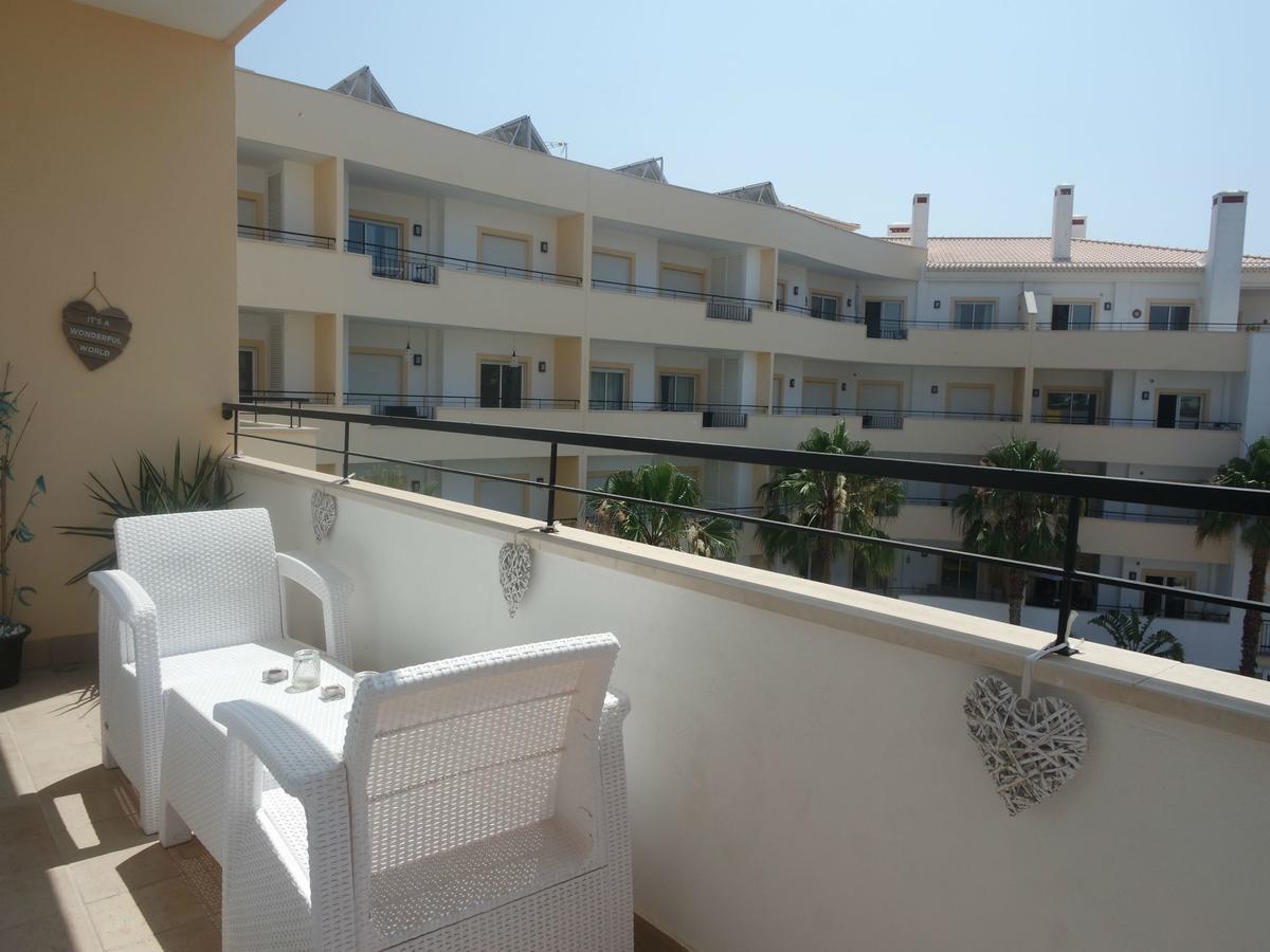 C04 - Pool View 3 Bed Apartment *