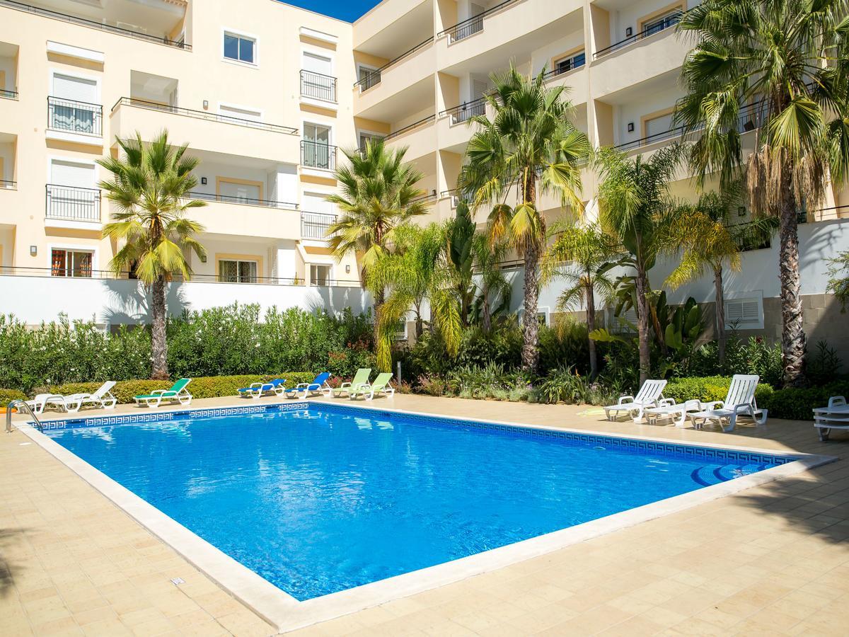 Apartment C04 - Pool View 3 Bed *