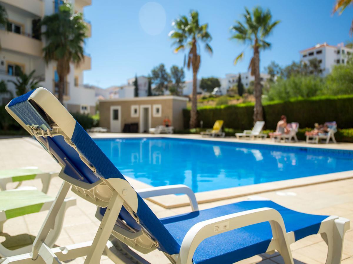 C04 - Pool View 3 Bed Apartment *